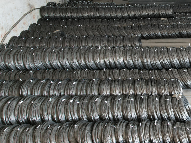 出(chu)口打包(bao)鋼絲