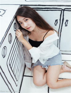 《色妹子影院-2男3女正玩的尽兴》